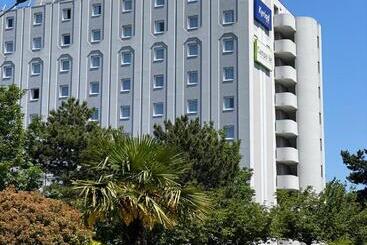 酒店 Campanile Blanc Mesnil