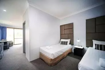 בית מלון כפרי Island Palms Motor Inn