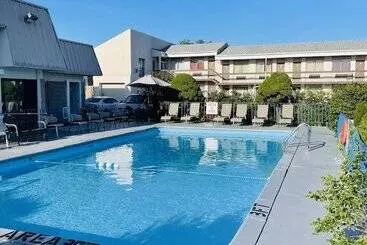 Hotel Niagara Lodge & Suites