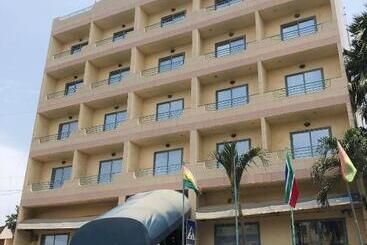 בית מלון כפרי Maple Leaf Korean