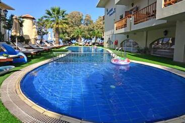 בית מלון כפרי Kalyves Beach