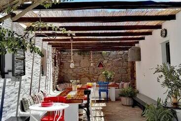 پانسیون Bellou Suites