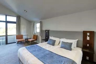 Garden Court Suites & Apartments
