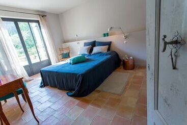 مبيت وإفطار Mas De La Baume