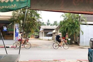 Hotel Baan Hinlad Home And Hostel