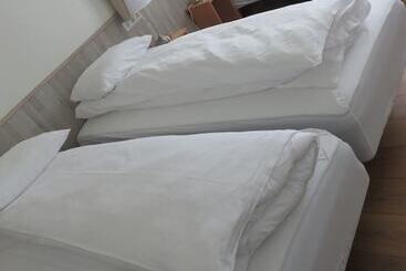 پانسیون Guesthouse Stöng And Cottages