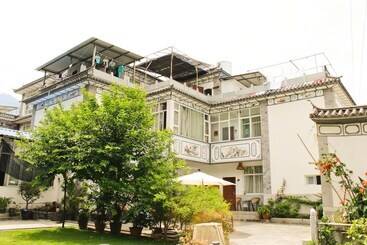 Dali Five Elements Hostel