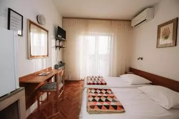 ペンション Apartments & Rooms Peranic