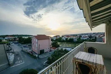 پانسیون Apartments & Rooms Peranic