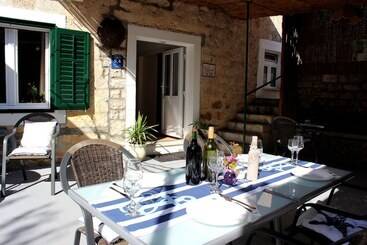 پانسیون Pansion Ivan & Ivana