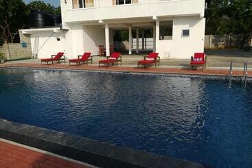 هتل Flamingo Nature Resort