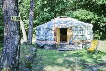 هتل Yourtes Camping Le Reclus