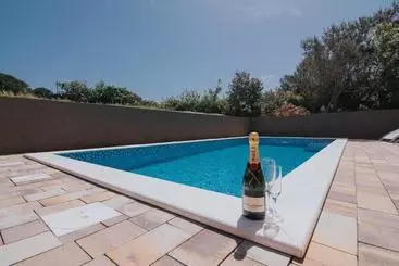 آپارتمان‌های توریست‌ها Pool Apartments Lucija