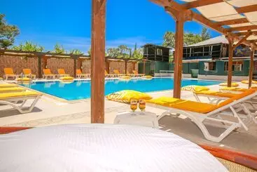 هتل Olimpos Salinas Wooden Houses
