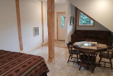 هتل Resurrection Lodge On The Bay