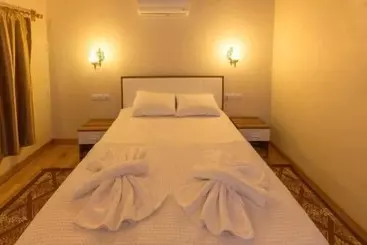 Pensione Secret Garden Hotel & Bungalows