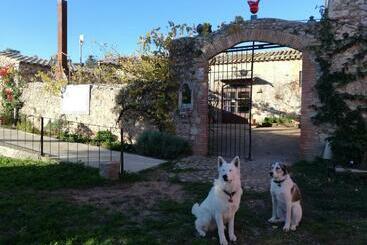 Mas Del Llop Blanc Dog Friendly Hostal Rural B&b