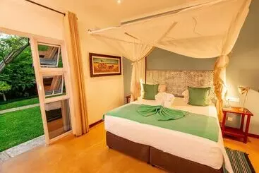 هتل Phezulu Guest Lodge