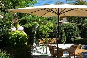 Hotelli Hôtel Des Pins