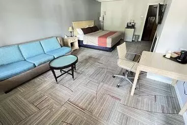 هتل Travelodge By Wyndham Lincoln Near White Mountain