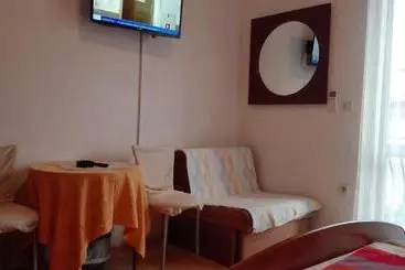 Apartments Nuic 748