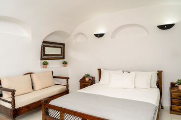 Aparthotel Enalion Suites