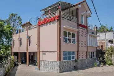 Pension Reddoorz Syariah Near Batu Night Spectacular
