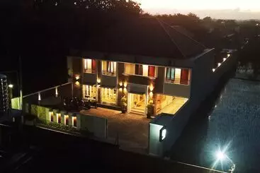 Bed and Breakfast W House