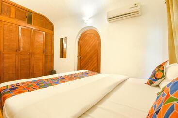 Hotel Fabexpress Royal Baga Residency