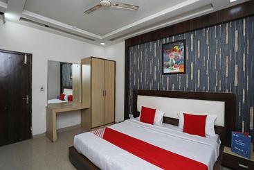 Szálloda Vanaya Palace By Oyo Rooms