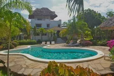 Hostal Cestlavie Resort And Spa