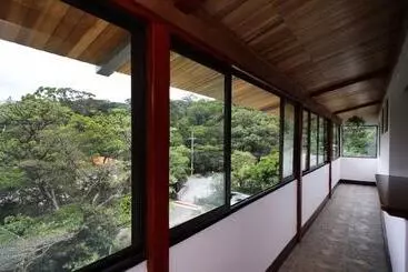 مسافرخانه Whitehouse Bed And Breakfast