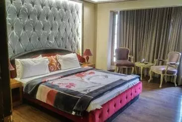 هتل Continental House