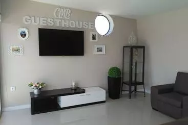 Pensió Cmb Guesthouse