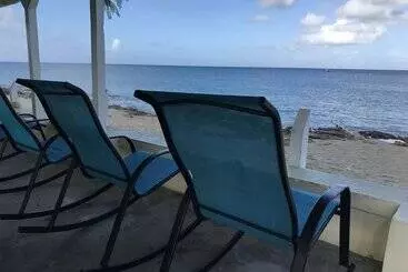 هتل Cottages By The Sea