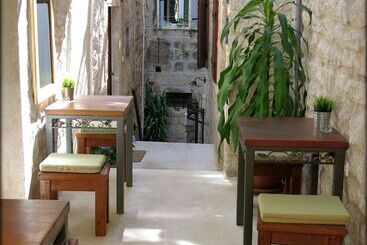 Panzió Apartments & Rooms Tiramola   Old Town