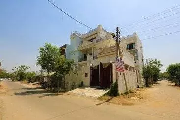 Hotel Sky Moon Inn By Oyo Rooms