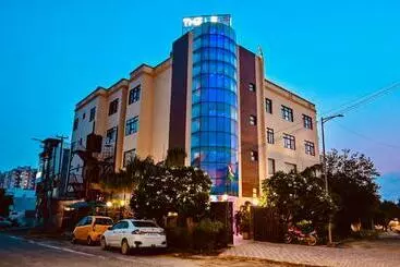 ホテル The Leaf   Gomti Nagar Lucknow