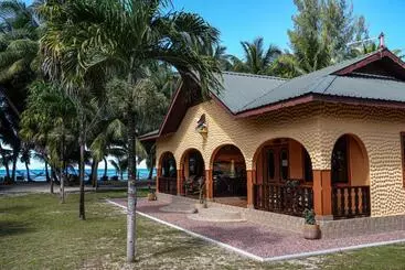 Pensão Anse Kerlan Beach Chalets
