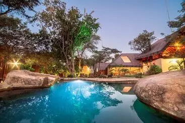 ホテル Pezulu Tree House Lodge