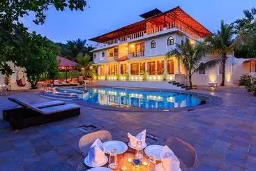 Hotel Amritara Aura Resort & Spa