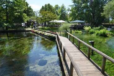 בית מלון כפרי Emporiko