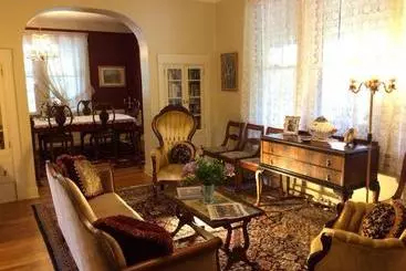 צימר Barretta Gardens Inn