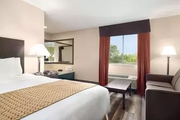 בית מלון כפרי Baymont By Wyndham Monroe