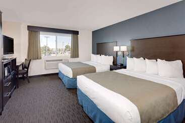 فندق Baymont By Wyndham Owatonna