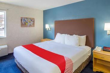 호텔 Econo Lodge Inn & Suites Lake of the Ozarks