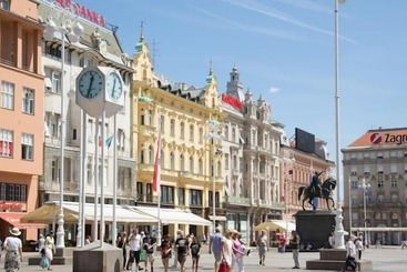 דירות לתיירים Angel Main Square