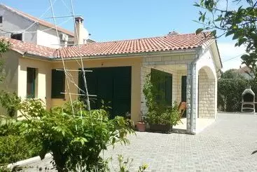 ツーリストアパートメント Apartmani Aia