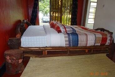 تختخواب و صبحانه Beach Garden Bnb