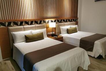 Crown Hotel At Harbour Springs Palawan Managed By Enderun Hotels